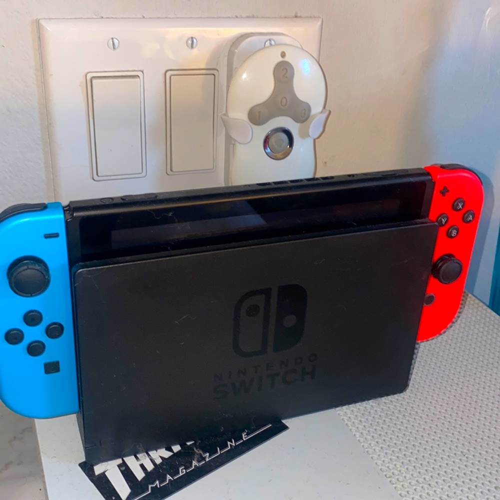NINTENDO SWITCH BLUE AND RED *CONTROLLER, JOYSTICKS, CHARGER, HDMI CORD INCLUDED